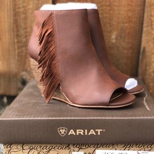 Size 9 Ariat Unbridled fringe bootie